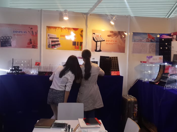 Weitu Display at an international beauty trade show