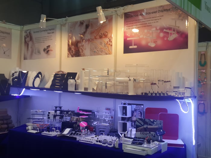 Weitu Display at an international beauty trade show
