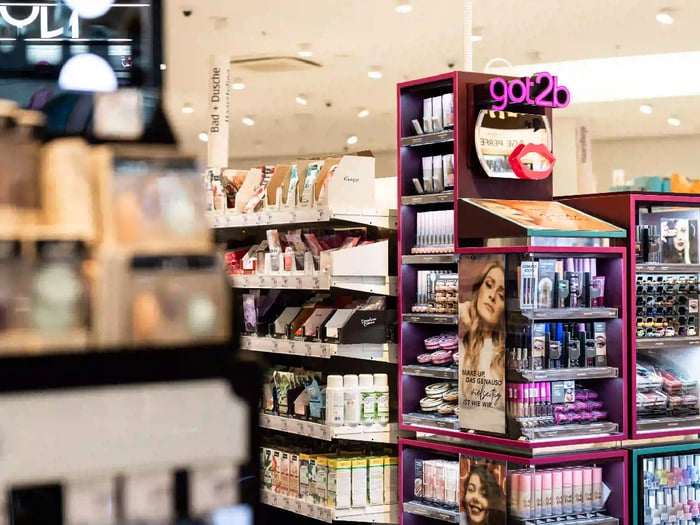 Custom cosmetics display fixture for a beauty retail store